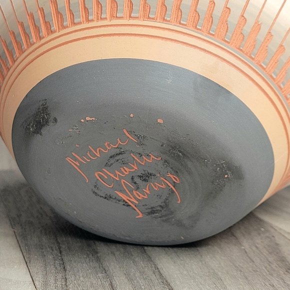 Michael Charlie Pottery Southwest Vase Navajo Native American Etched 6"H 7"W - Picture 12 of 16